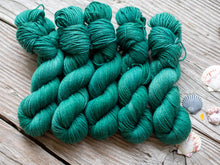 Load image into Gallery viewer, Emerald