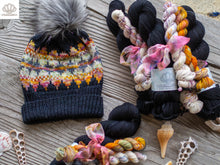 Load image into Gallery viewer, Joulukuu Hat Kit