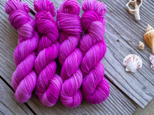 Load image into Gallery viewer, Magenta