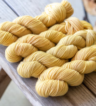 Load image into Gallery viewer, Straw