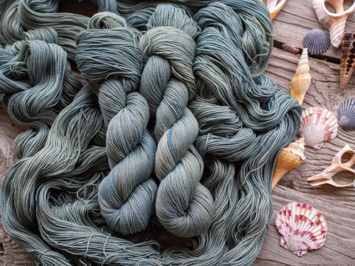 Naturally Dyed Yarn, 100% Wool Yarn Botanically Dyed, Madder Root Dye,  Indigo Dyed Yarn, Safflower Dye, Rainbow Yarn, Eco Friendly Yarn —  Fiberculture