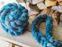 Load image into Gallery viewer, Coraline Jones Merino and Glitter Combed Top- 4 oz
