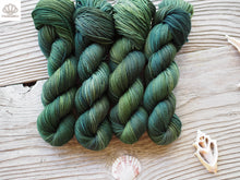 Load image into Gallery viewer, Ooak Green DK
